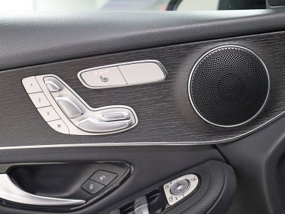 2022 Mercedes-Benz GLC 300 4MATIC® 2 Owner Pano Nav back Up Camera 12.3in Cluster Loaded