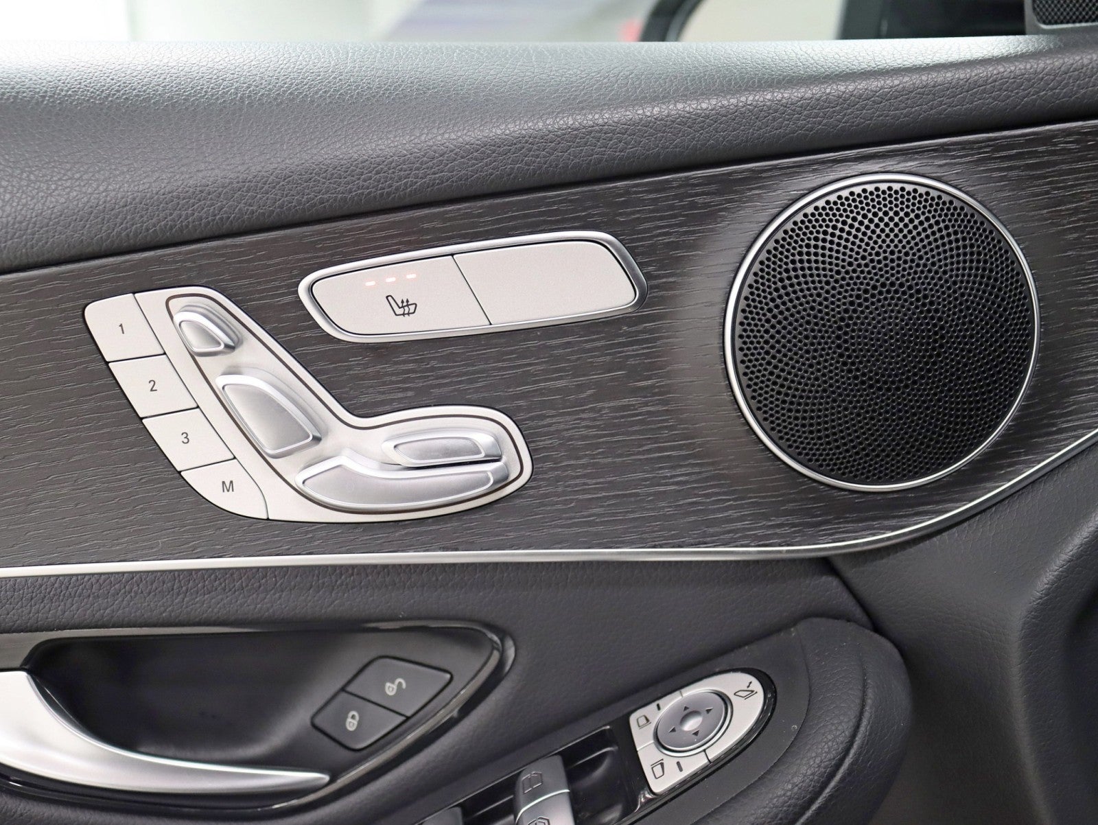2022 Mercedes-Benz GLC 300 4MATIC® 2 Owner Pano Nav back Up Camera 12.3in Cluster Loaded