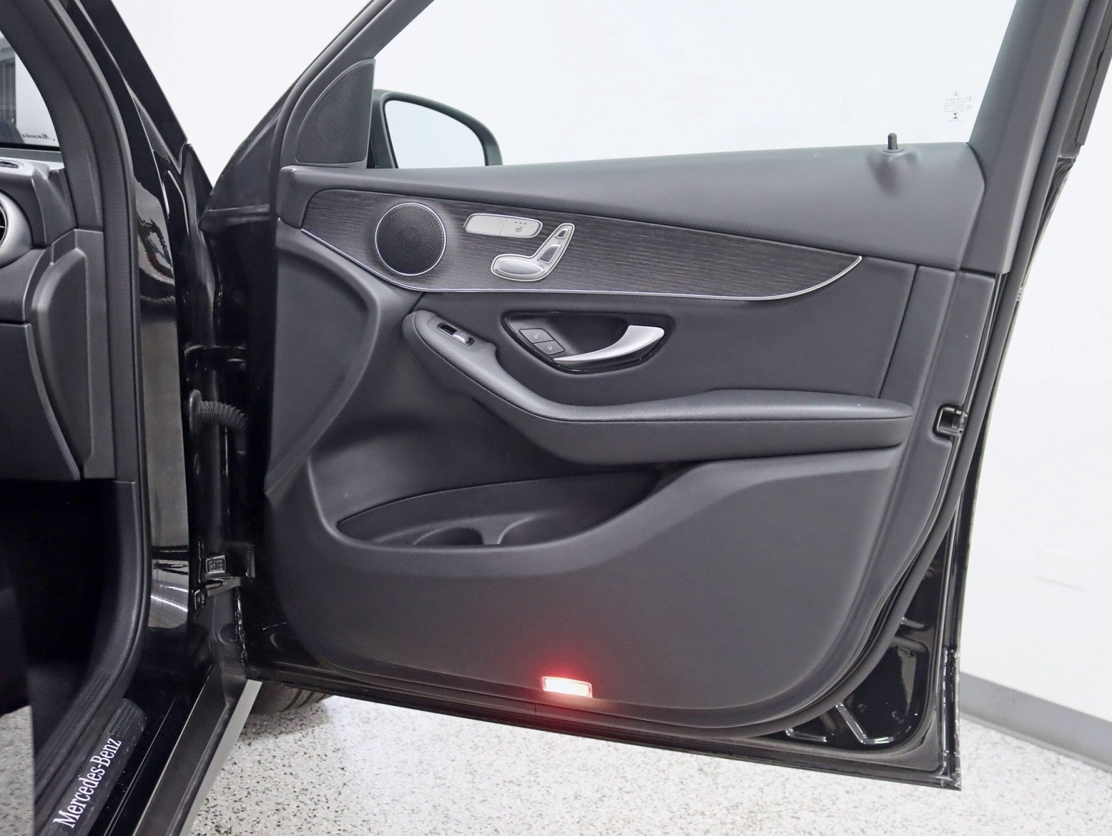 2022 Mercedes-Benz GLC 300 4MATIC® 2 Owner Pano Nav back Up Camera 12.3in Cluster Loaded