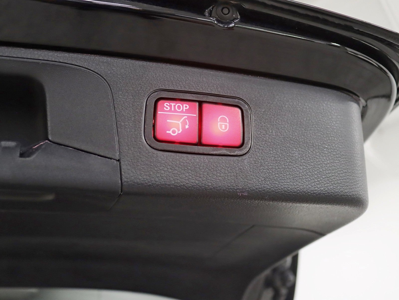 2022 Mercedes-Benz GLC 300 4MATIC® 2 Owner Pano Nav back Up Camera 12.3in Cluster Loaded