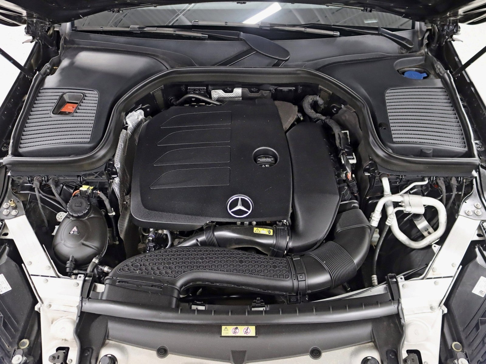 2022 Mercedes-Benz GLC 300 4MATIC® 2 Owner Pano Nav back Up Camera 12.3in Cluster Loaded