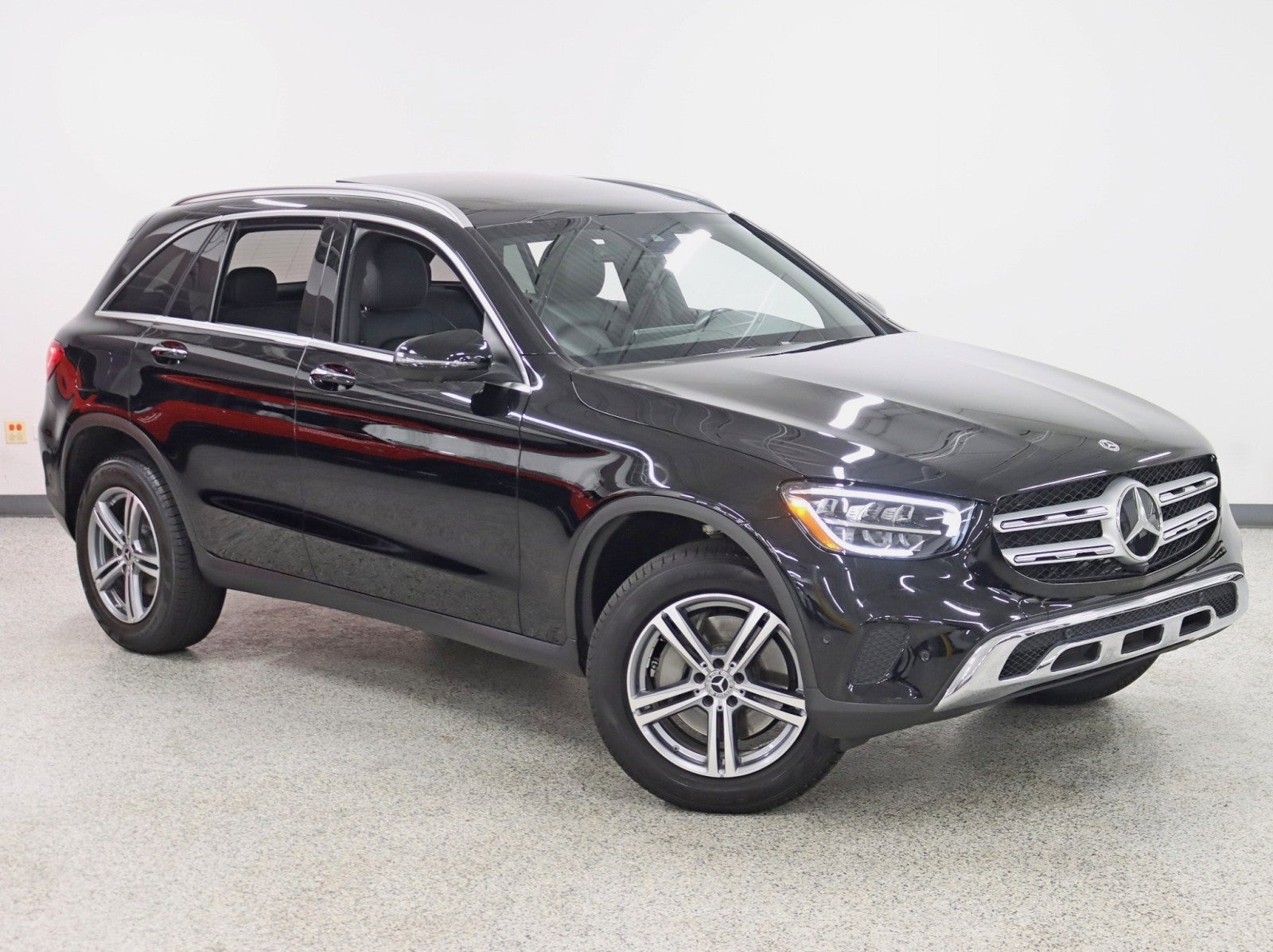 2022 Mercedes-Benz GLC 300 4MATIC® 2 Owner Pano Nav back Up Camera 12.3in Cluster Loaded