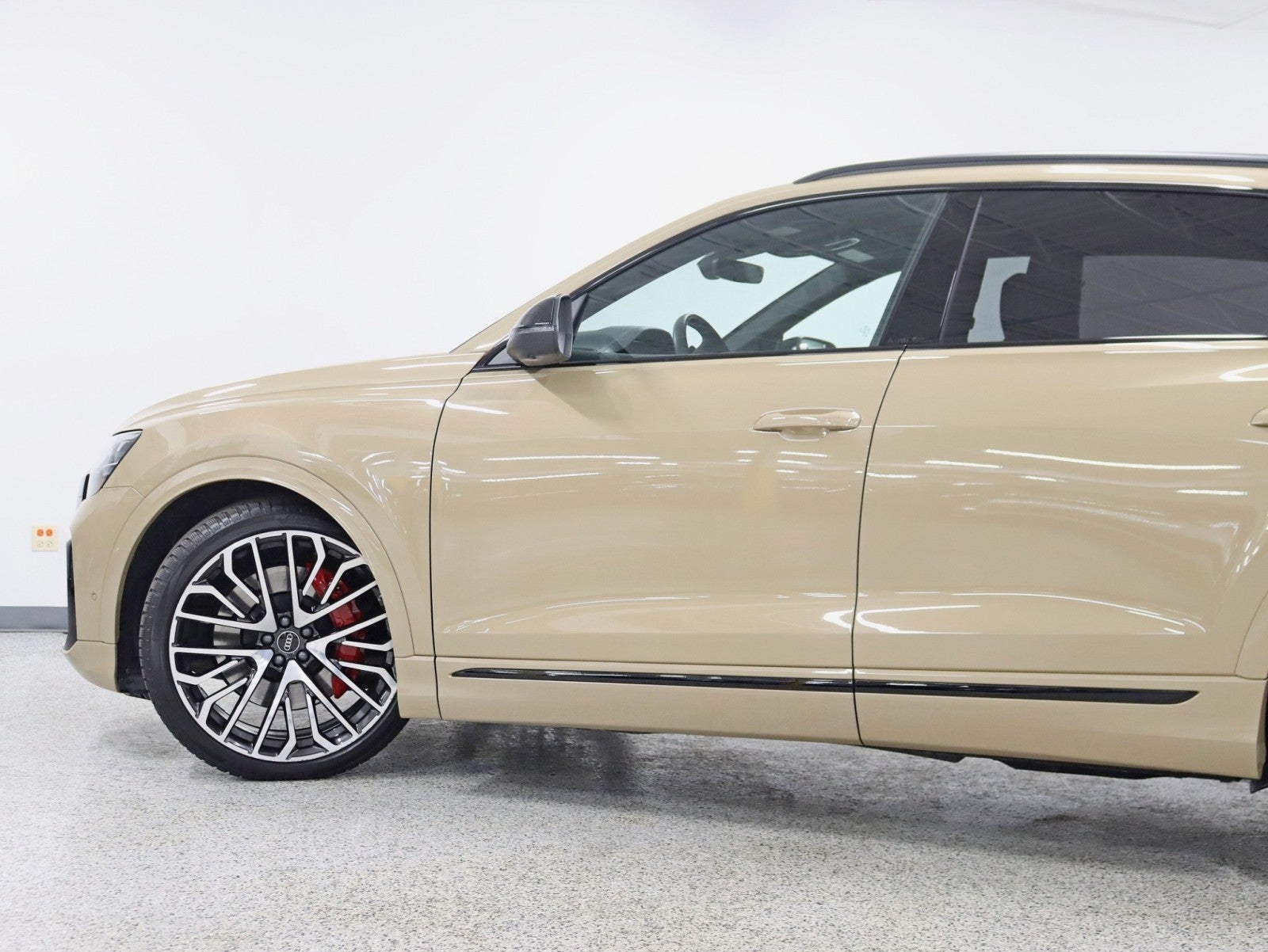 2025 Audi SQ8 Premium Plus 1 Owner 23in Wheel Pkg S Sport Pkg Executive Pkg Black optic Pkg Huge MSRP Over $113k