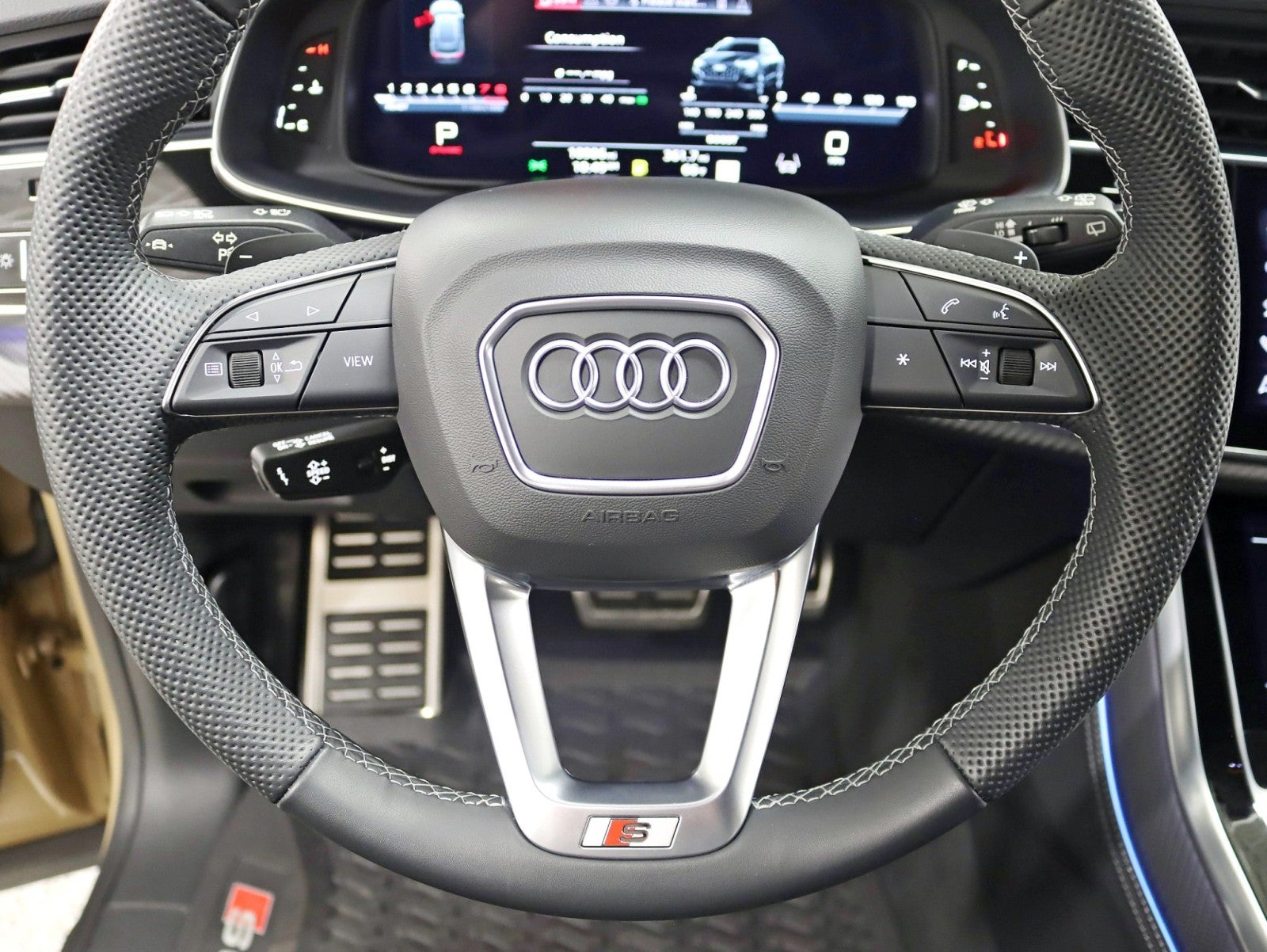 2025 Audi SQ8 Premium Plus 1 Owner 23in Wheel Pkg S Sport Pkg Executive Pkg Black optic Pkg Huge MSRP Over $113k