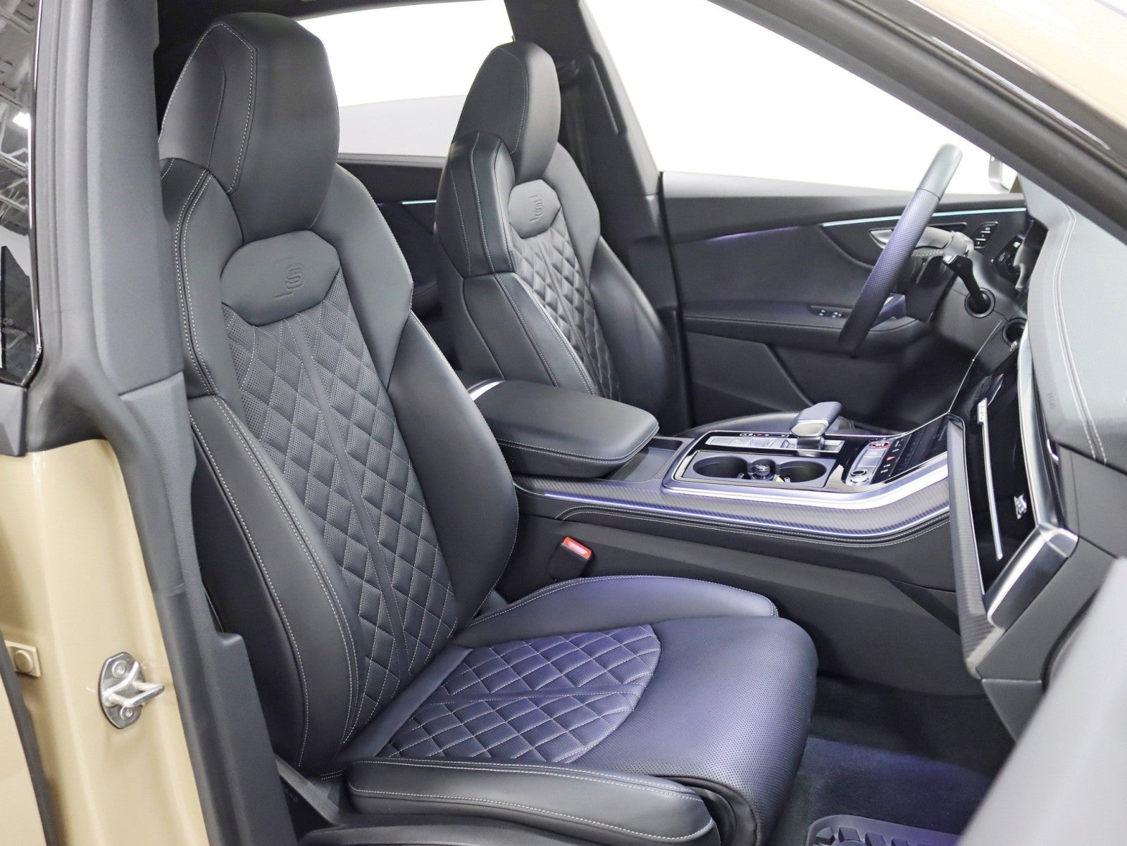 2025 Audi SQ8 Premium Plus 1 Owner 23in Wheel Pkg S Sport Pkg Executive Pkg Black optic Pkg Huge MSRP Over $113k