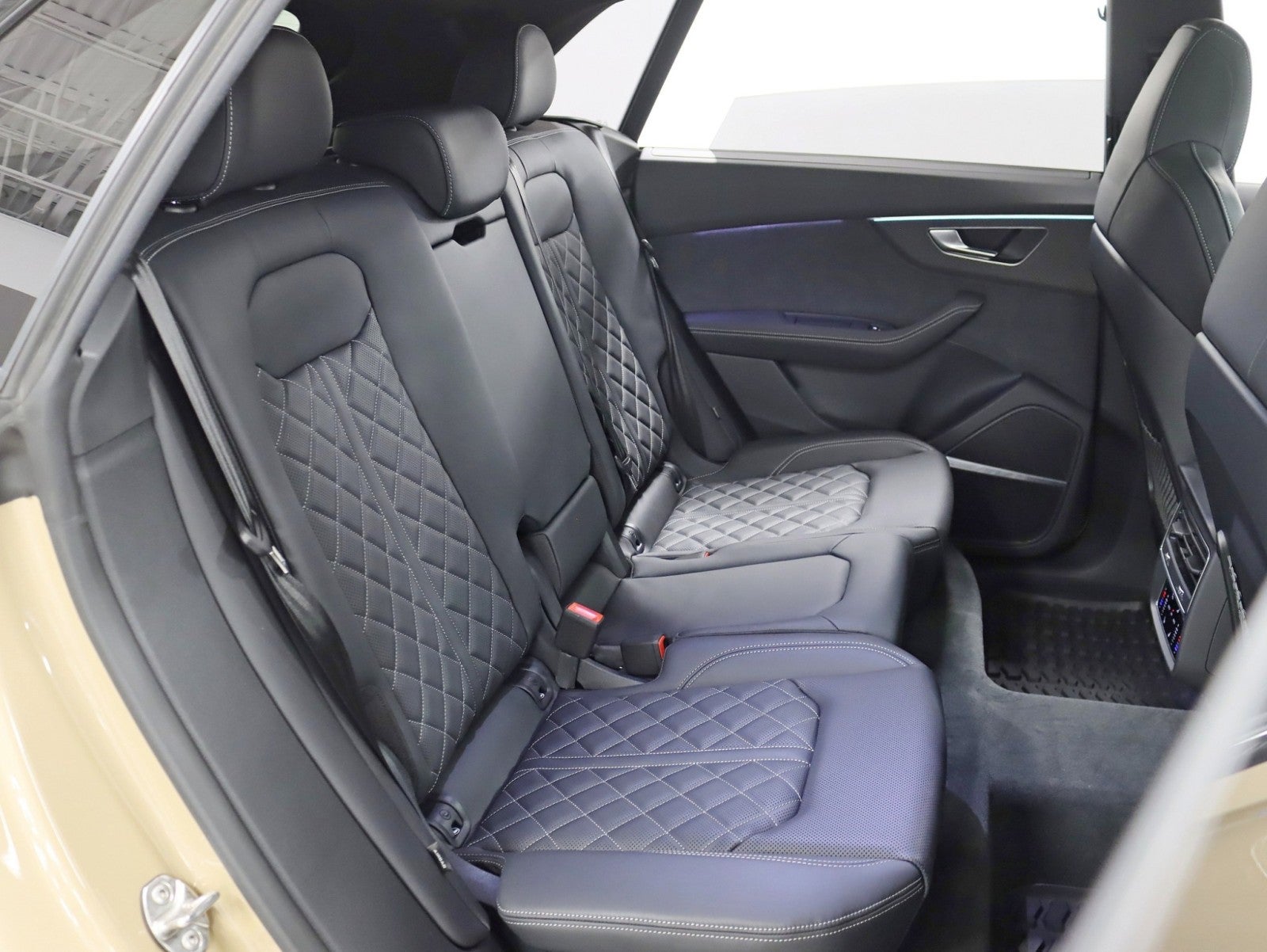 2025 Audi SQ8 Premium Plus 1 Owner 23in Wheel Pkg S Sport Pkg Executive Pkg Black optic Pkg Huge MSRP Over $113k