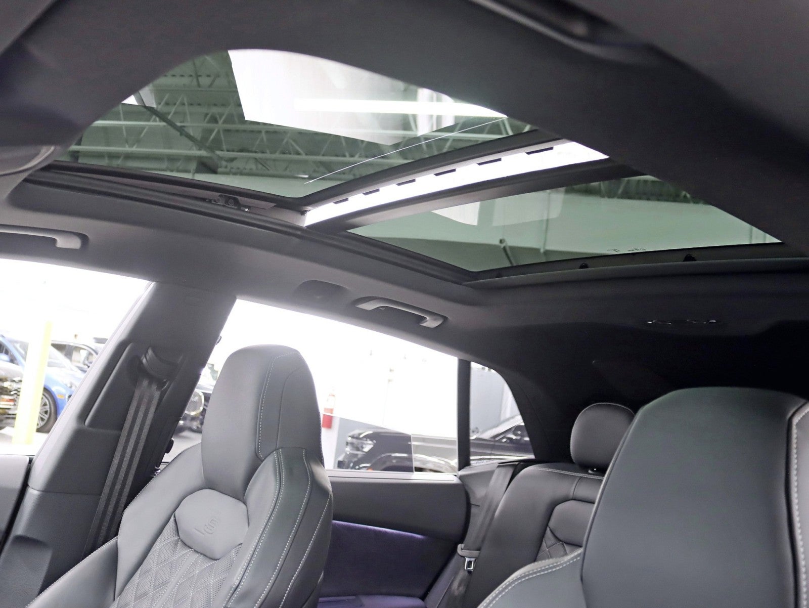 2025 Audi SQ8 Premium Plus 1 Owner 23in Wheel Pkg S Sport Pkg Executive Pkg Black optic Pkg Huge MSRP Over $113k