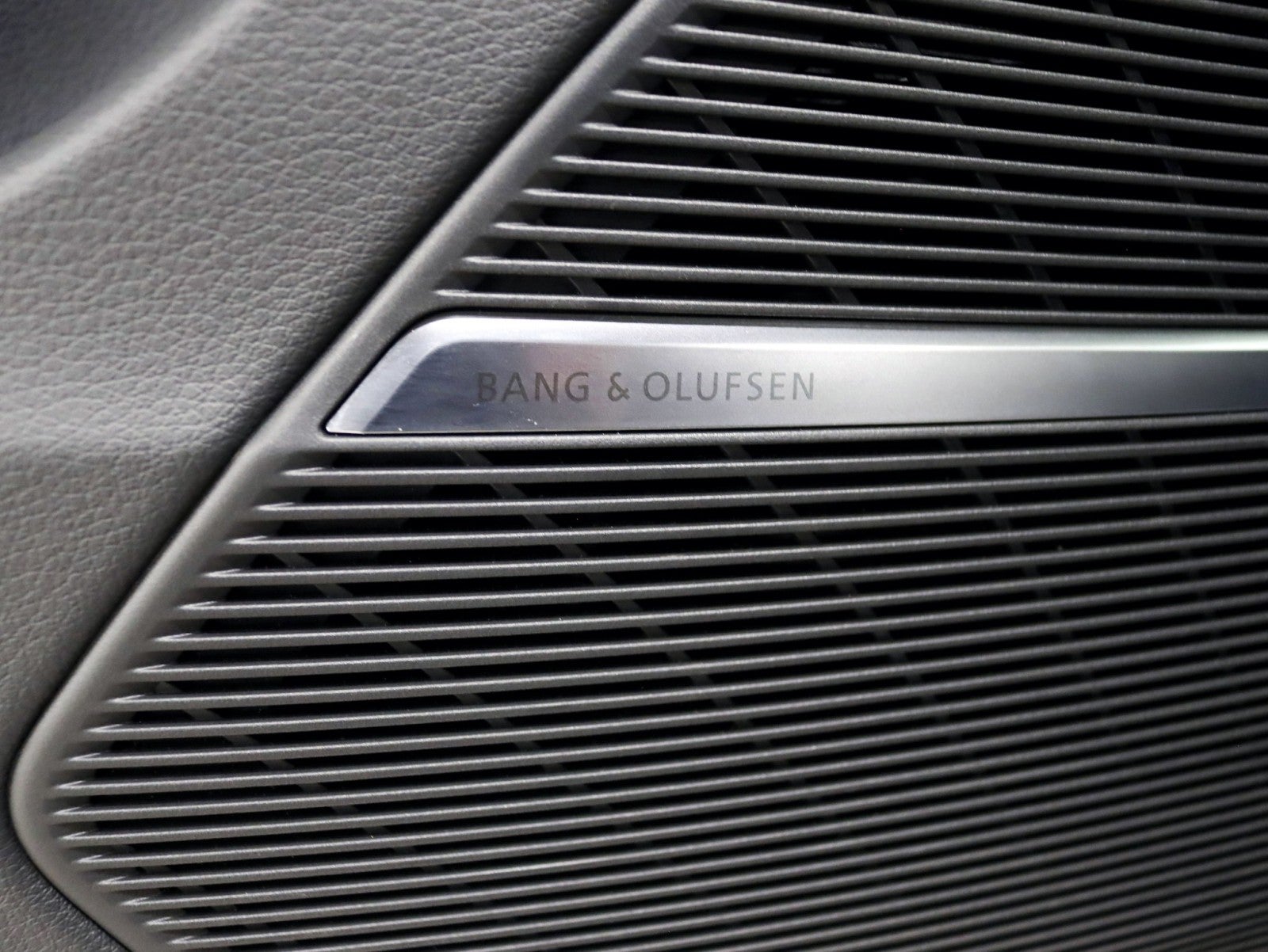 2025 Audi SQ8 Premium Plus 1 Owner 23in Wheel Pkg S Sport Pkg Executive Pkg Black optic Pkg Huge MSRP Over $113k