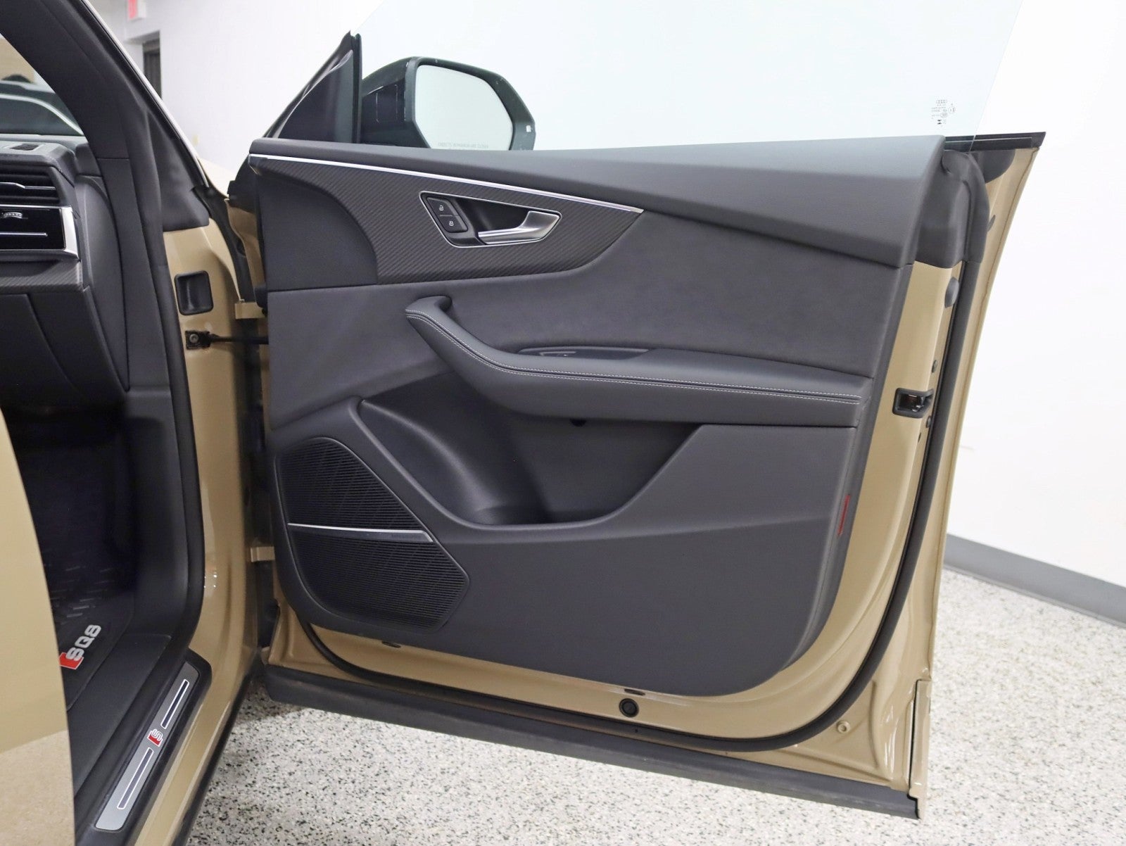 2025 Audi SQ8 Premium Plus 1 Owner 23in Wheel Pkg S Sport Pkg Executive Pkg Black optic Pkg Huge MSRP Over $113k