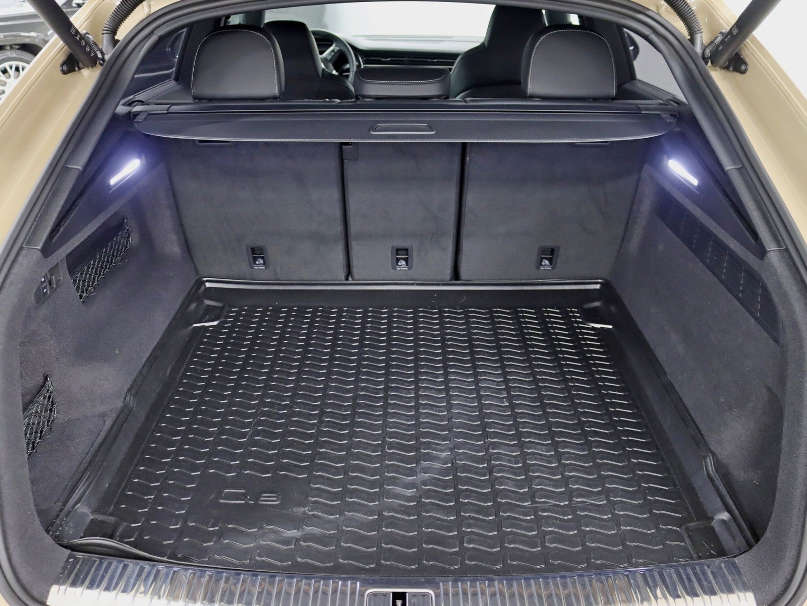 2025 Audi SQ8 Premium Plus 1 Owner 23in Wheel Pkg S Sport Pkg Executive Pkg Black optic Pkg Huge MSRP Over $113k