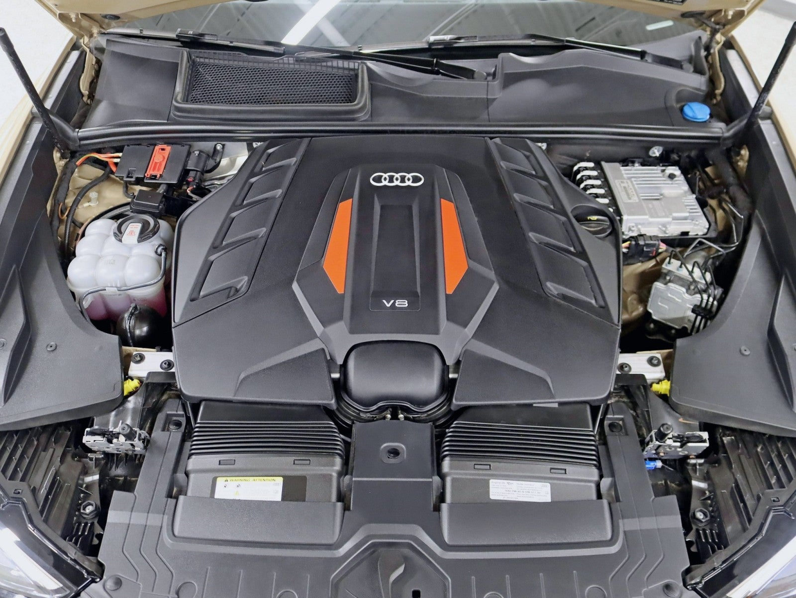 2025 Audi SQ8 Premium Plus 1 Owner 23in Wheel Pkg S Sport Pkg Executive Pkg Black optic Pkg Huge MSRP Over $113k