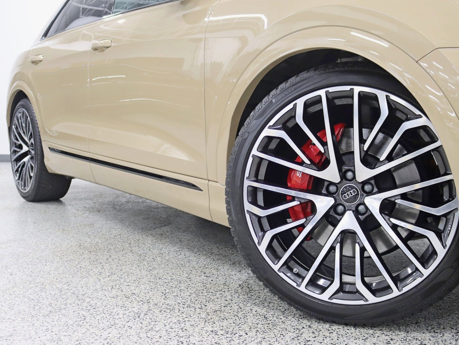 2025 Audi SQ8 Premium Plus 1 Owner 23in Wheel Pkg S Sport Pkg Executive Pkg Black optic Pkg Huge MSRP Over $113k