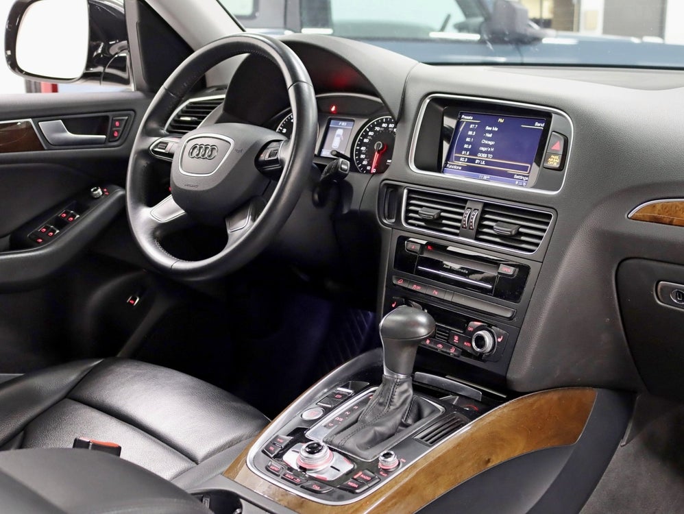 2017 Audi Q5 Premium AWD Navigation Rear Camera Pano Roof Keyless Go Xenons in Hickery Hills, IL - Platinum Motorsports