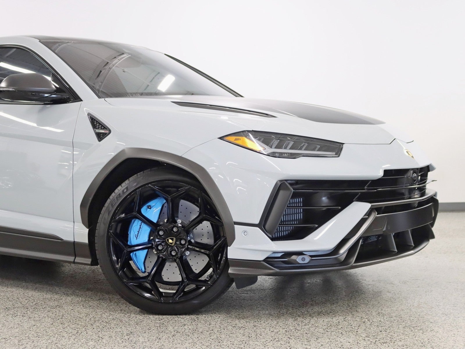 2023 Lamborghini Urus Full PPF/Performante Carbon Interior/Exterior Pkg Rear TV's Night Vision 4-Place Seat B&O Sound