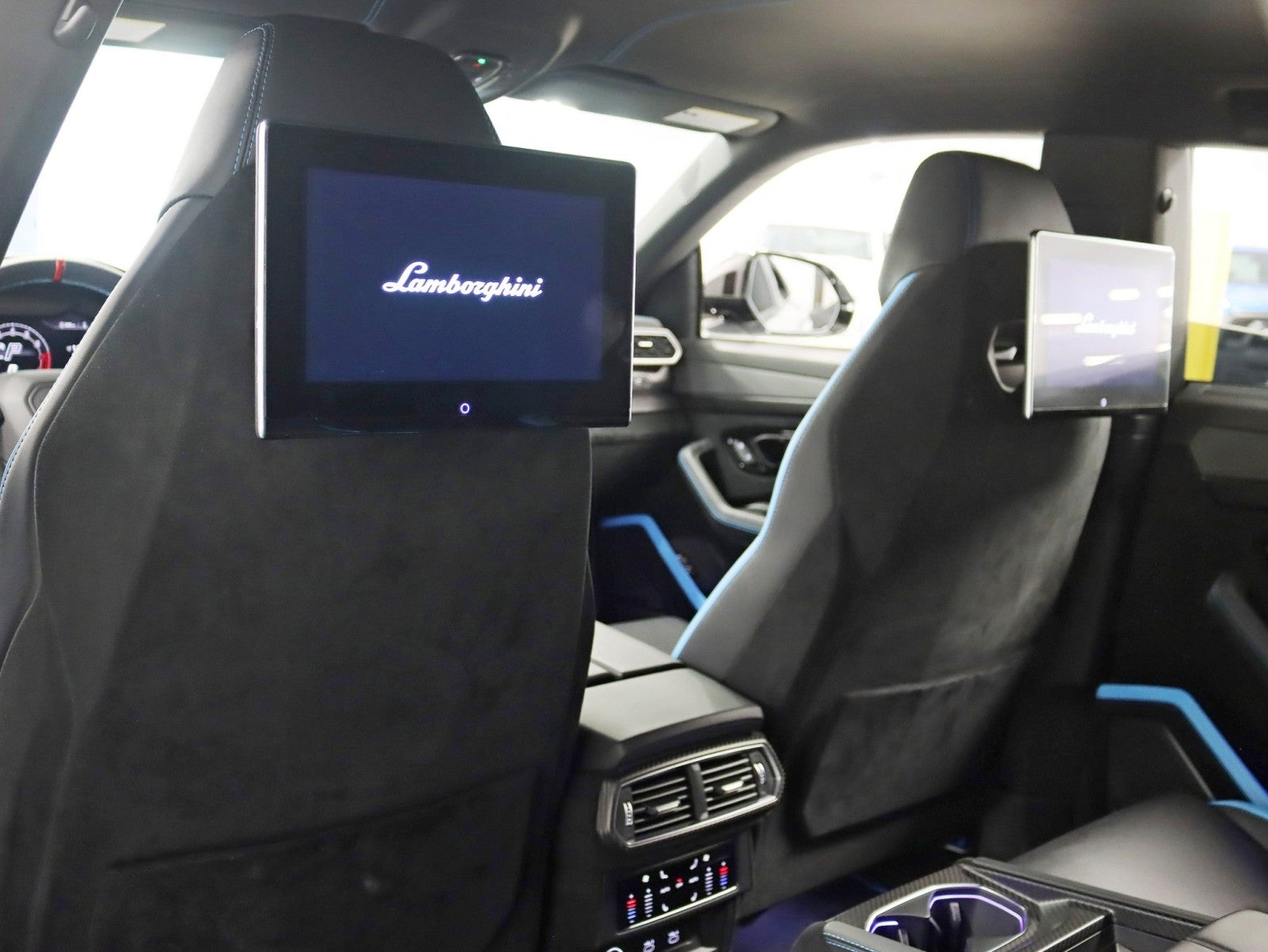 2023 Lamborghini Urus Full PPF/Performante Carbon Interior/Exterior Pkg Rear TV's Night Vision 4-Place Seat B&O Sound