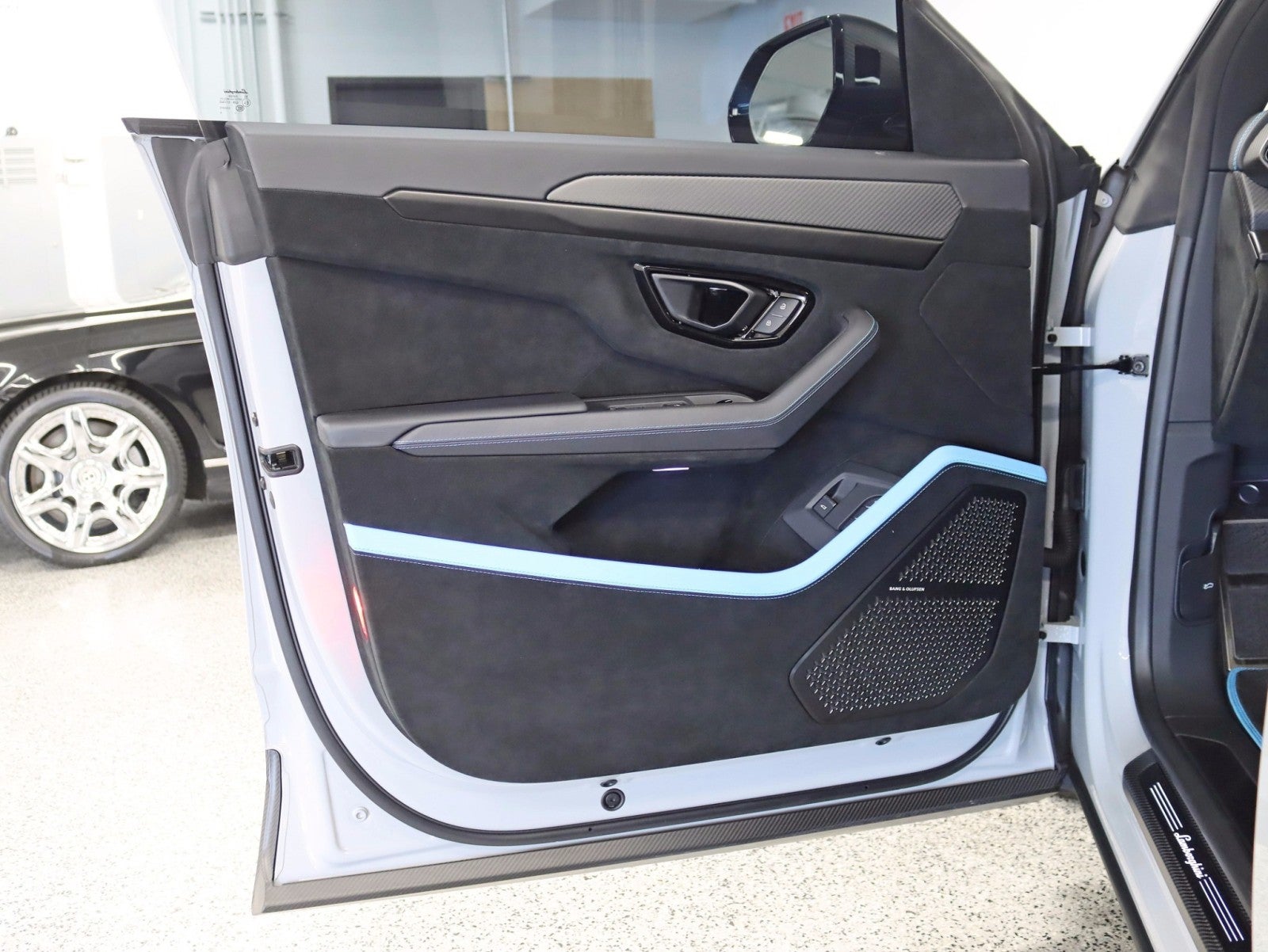 2023 Lamborghini Urus Full PPF/Performante Carbon Interior/Exterior Pkg Rear TV's Night Vision 4-Place Seat B&O Sound