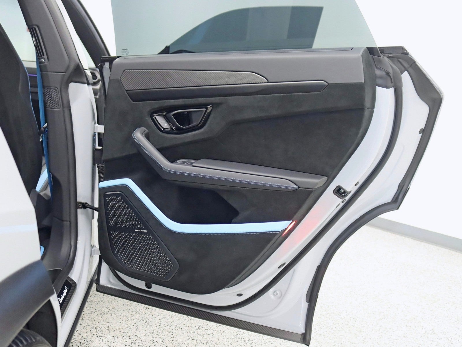 2023 Lamborghini Urus Full PPF/Performante Carbon Interior/Exterior Pkg Rear TV's Night Vision 4-Place Seat B&O Sound